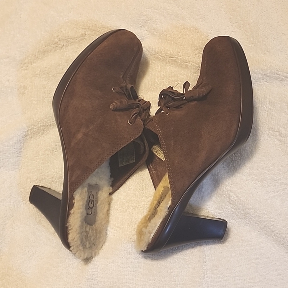 Ugg Clogs. - image 4